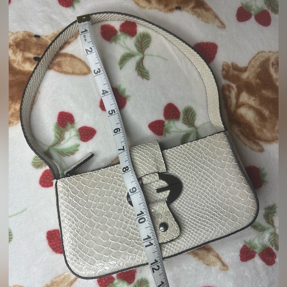 GUESS Shoulder Bag - Picture 4 of 7